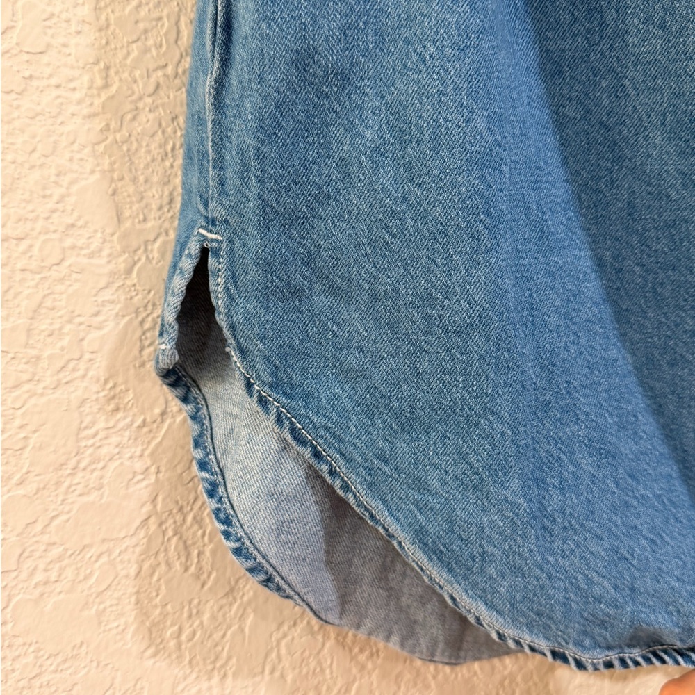 American Eagle Denim Sleeveless Button-Up Collared Top size medium - Picture 3 of 6